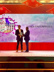 Birla Opus Paints 2024 to 2025 Duniya Ko Rang Do Award Winner Kendi Enterprises Recevied from Birla OPUS CEO